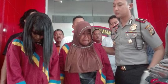 Tak mampu beli obat, Yunani ajak anak gadisnya 'ngutil' di mal