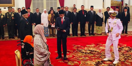 Jokowi beri gelar pahlawan pada perempuan pejuang Aceh hingga pendiri HMI
