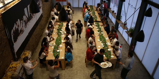 Mengunjungi restoran khusus tunawisma di Brasil