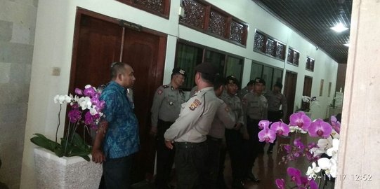 Dalami kasus narkoba wakil ketua DPRD Bali, ruang kerja diobok-obok polisi