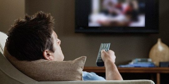 Sering nonton TV dan 4 kebiasaan ini bikin jumlah sperma menurun