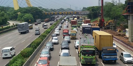 Proyek Tol  layang Jakarta Cikampek mengalah dengan 