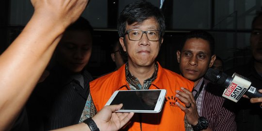 Resmi ditahan terkait korupsi e-KTP, begini ekspresi Anang Sugiana Sudiharjo
