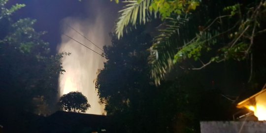 Semburan lumpur beraroma belerang bikin panik warga Sepinggan Balikpapan