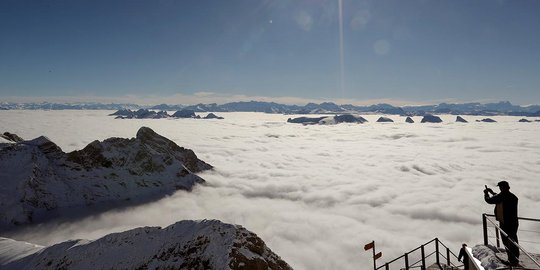 Pesona samudera awan di Gunung Saentis yang memukau