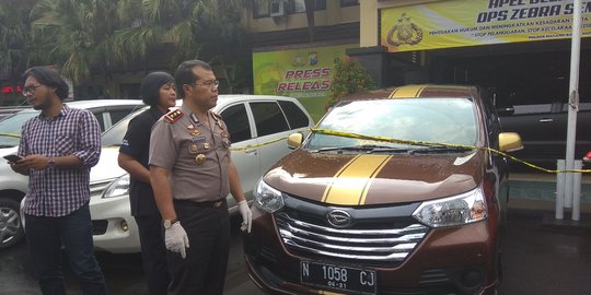 Gadaikan 7 mobil rental untuk bayar utang dan foya-foya 