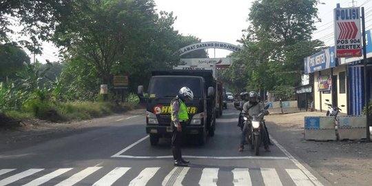 Hari Pahlawan, polisi ajak pengendara di Mojokerto mengheningkan cipta