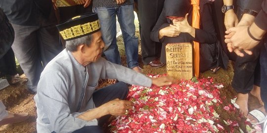 Isak tangis keluarga & sahabat iringi pemakaman dokter Letty