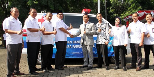 Peruri serahkan mobil ambulans untuk Desa Parungmulya Kabupaten Karawang