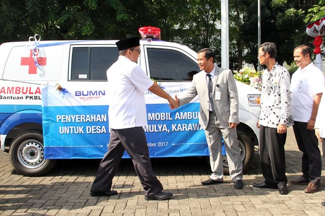 peruri serahkan mobil ambulans untuk desa parungmulya di kabupaten karawang