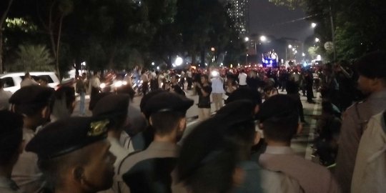 Digertak polisi, demo buruh di Balai Kota akhirnya bubar