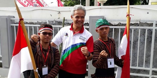 Ingin bertemu Jokowi, Agus dan Rofiq jalan kaki Magelang-Jakarta