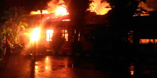 Dibakar orang tak dikenal, Polres Dharmasraya tetap layani warga