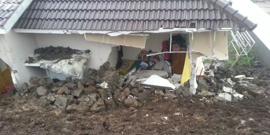 Longsor timpa rumah kos di Kota Malang, 1 mahasiswi Unibraw tewas