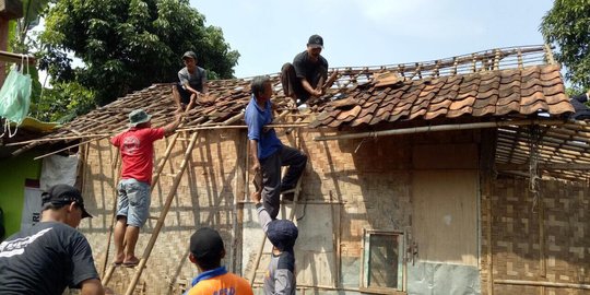 Bripka Prima sisihkan gaji untuk bedah rumah Nenek Sawani