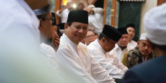 Prabowo unggah foto salat subuh di akun twitter