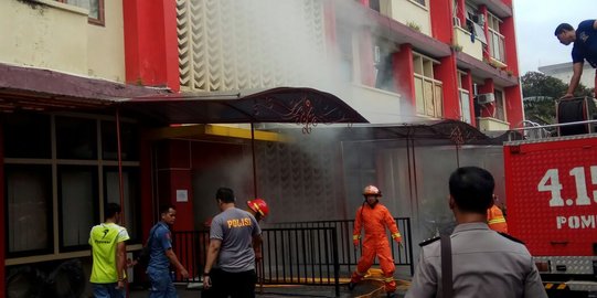 Lift gedung PTIK terbakar, mahasiswa panik