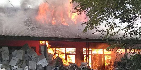Gudang surat suara KPU Bekasi terbakar