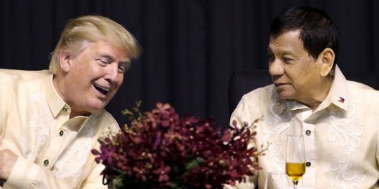 Bertemu di Filipina, Duterte nyanyikan lagu cinta untuk Trump