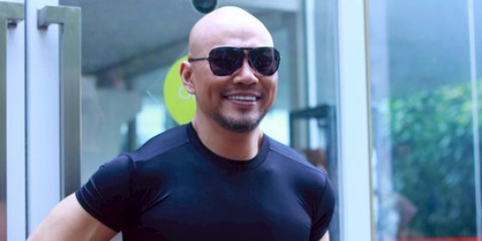 Coba tantangan baru, Deddy Corbuzier isi soundtrack film animasi