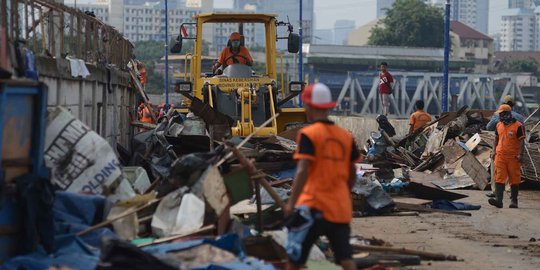 Pantau pakai drone, Sandiaga sebut Kanal Banjir Barat bebas bangunan liar