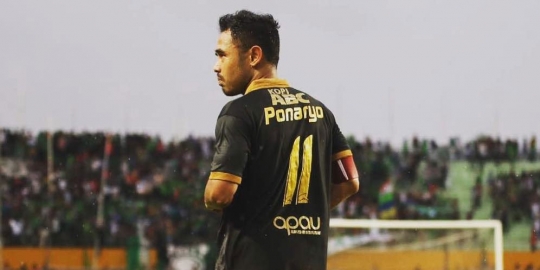 Ponaryo Astaman Resmi Gantung Sepatu