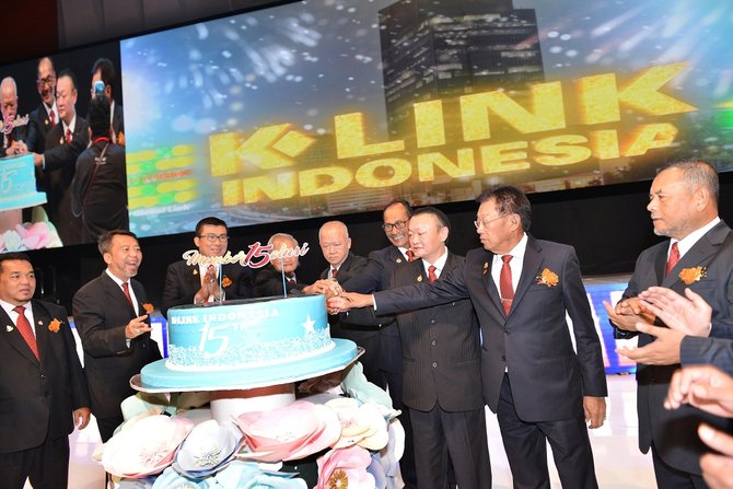 k link anniv pemotongan kue ulangtahun oleh para board of directors bod k link