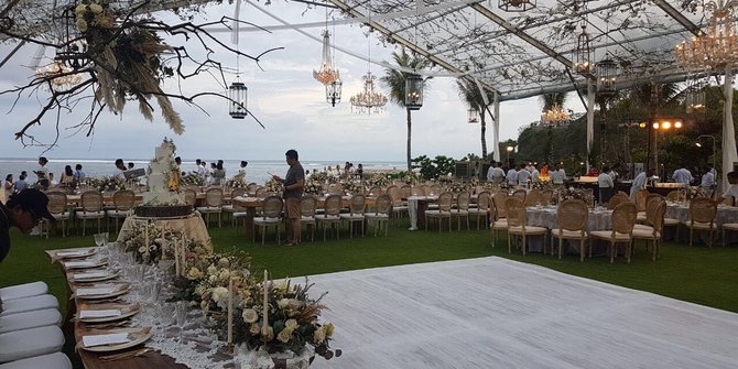 Hujan angin robohkan tenda pernikahan di  Hotel Mulia  Bali  