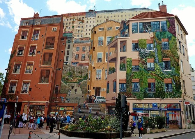 mural di kota lyon prancis