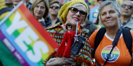 Separuh warga Australia setuju pengesahan pernikahan sesama jenis