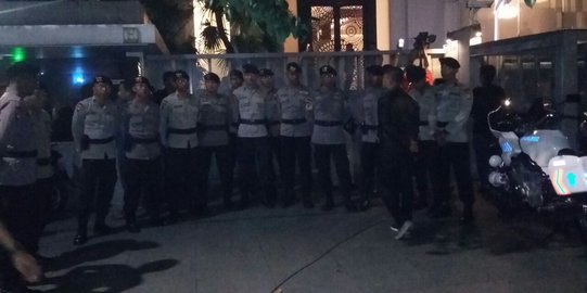 Penyidik KPK dan personel Brimob sambangi rumah Setya Novanto