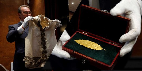 Daun emas dan rompi Kaisar Prancis Napoleon dilelang miliaran