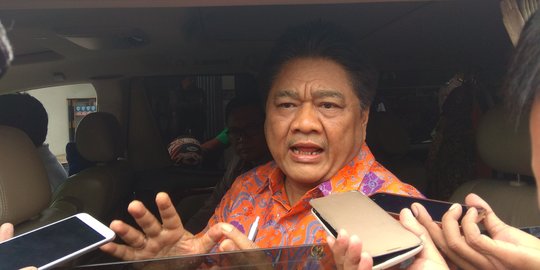 Akbar Tanjung telepon Ridwan Hisjam, minta Golkar Jatim bersiap Munaslub