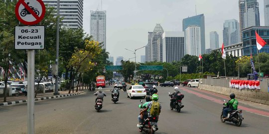 Beda pendapat Anies & Kakorlantas Polri soal pelarangan motor di Sudirman