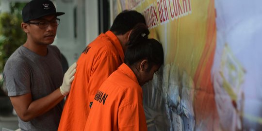 Pasangan kekasih diciduk polisi saat pesta sabu di Singkawang