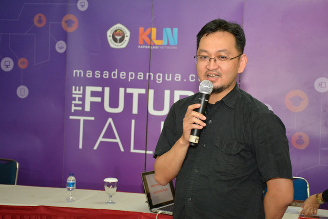fotografer profesional joe markus jadi pembicara dalam 039the future talks work with passion039 di sma al azhar bekasi