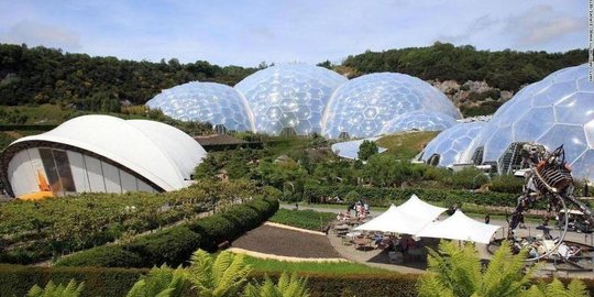 Eden Project, hutan indoor terbesar di dunia dengan 3.000 jenis flora