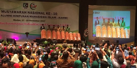 Jokowi minta peserta munas KAHMI tepuk tangan meriah untuk Anies Baswedan