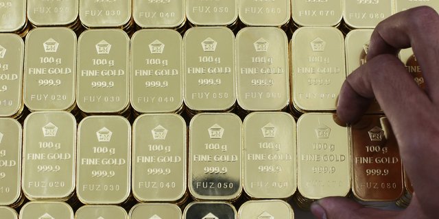 Harga emas Antam turun Rp 5.000 ke posisi Rp 633.652 per gram