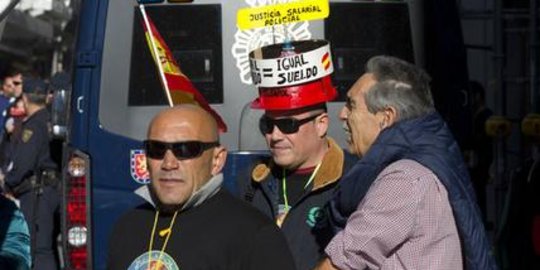 Polisi Nasional Spanyol demo minta kenaikan gaji