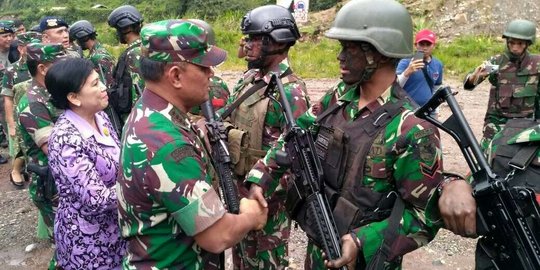 Panglima TNI Gatot naikkan pangkat 58 prajurit penyelamat warga di Papua