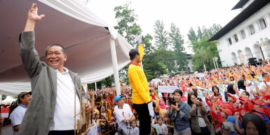 Warga Jabar pesta angklung di Gedung Sate