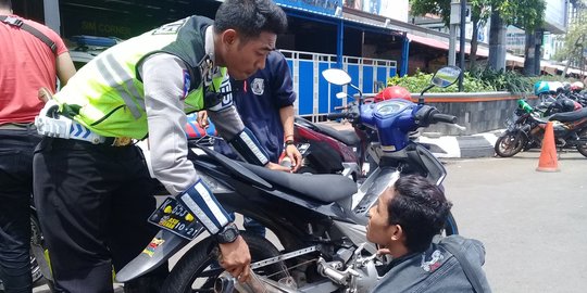 Razia knalpot bising, motor disita atau ganti yang standar di pospol