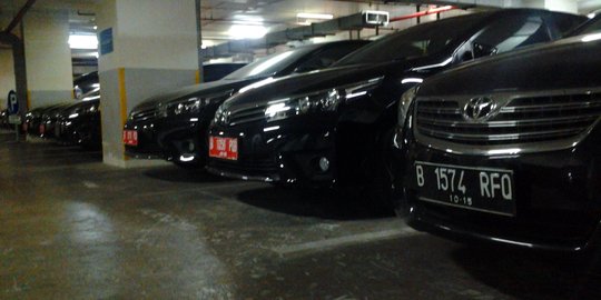 Dari 46 baru 14 Anggota DPRD Bekasi kembalikan mobil dinas
