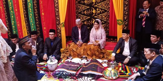 Kahiyang Ayu resmi sandang marga Siregar