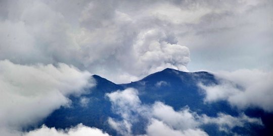 Penampakan terkini aktivitas erupsi Gunung Agung