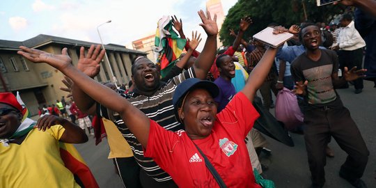 Suka cita warga Zimbabwe rayakan lengsernya Mugabe