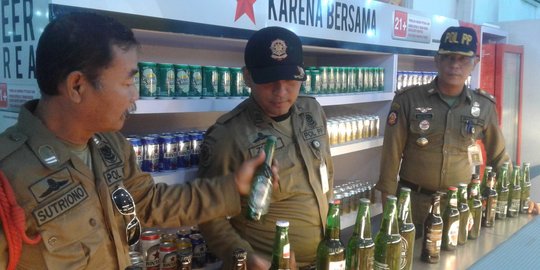 Jual minuman beralkohol tanpa izin, swalayan terkenal di Mojokerto dirazia Satpol PP