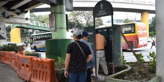 Agak terbuka, beginilah kondisi toilet umum di Filipina