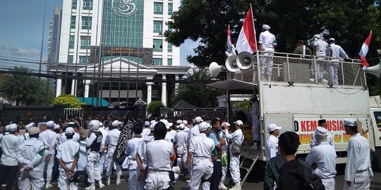 Massa aksi 2411 minta Kapolri proses hukum Viktor Laiskodat